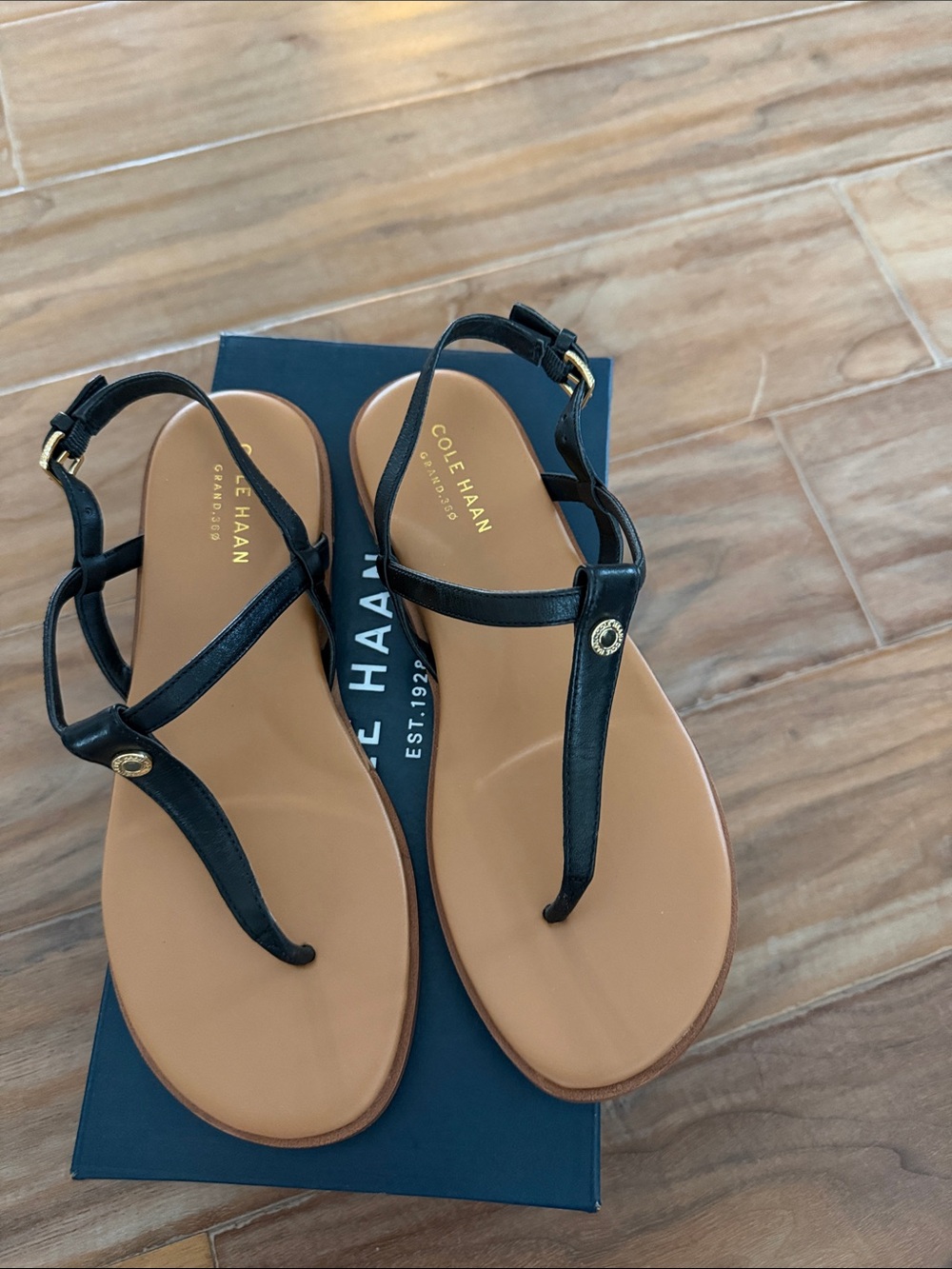 Cole Haan Flora Leather T-Strap Sandals  size 5